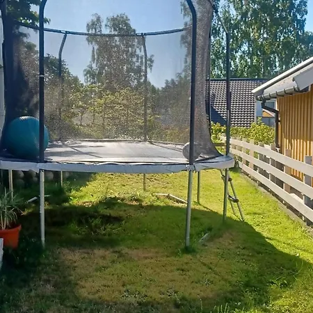 Flott Enebolig I Til Leie Naer Dyreparken *